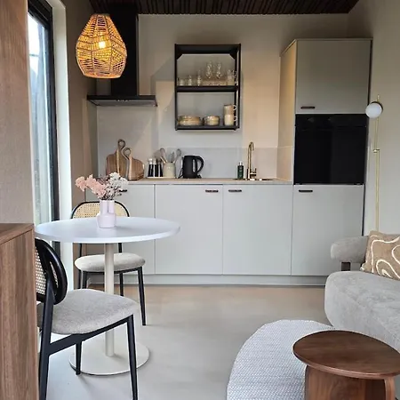Luxe Tiny Voor 2 Personen Met Tuinbad Meerssen